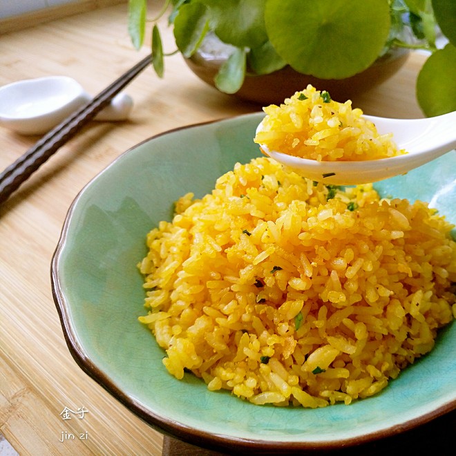 Read more about the article 黄金蛋炒饭 – Golden Egg Fried Rice