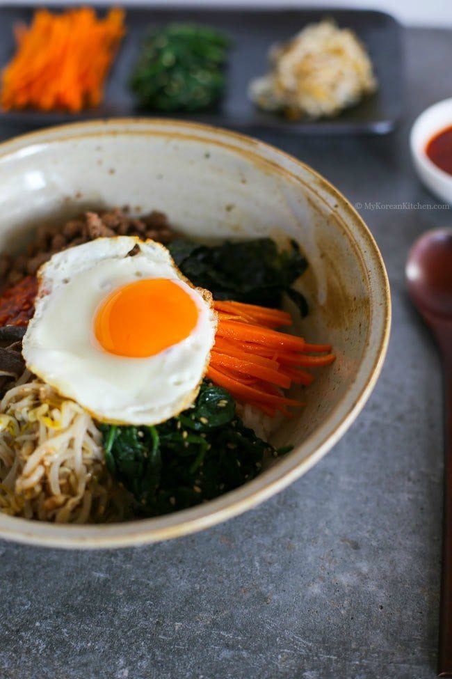 Read more about the article Little Cooking Saint – 0118 – Stone Bowl Bibimbap (a)